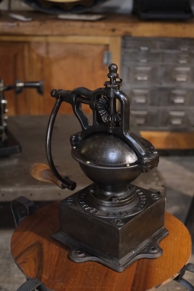 moulin a cafe peugeot en fonte ancien 1900